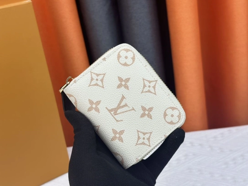 LV Wallets 4233G-0580