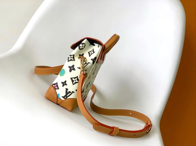 LV Backpacks 4233G-0590