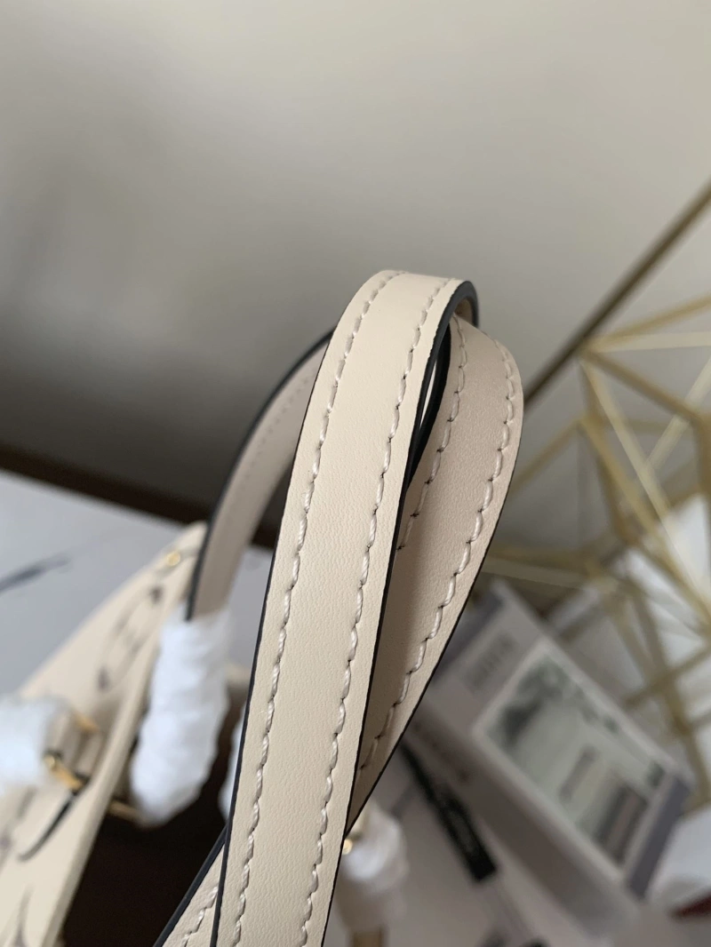 LV Shopping Bags 4233G-0745