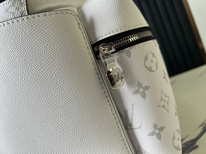 LV Backpacks 4233G-0781