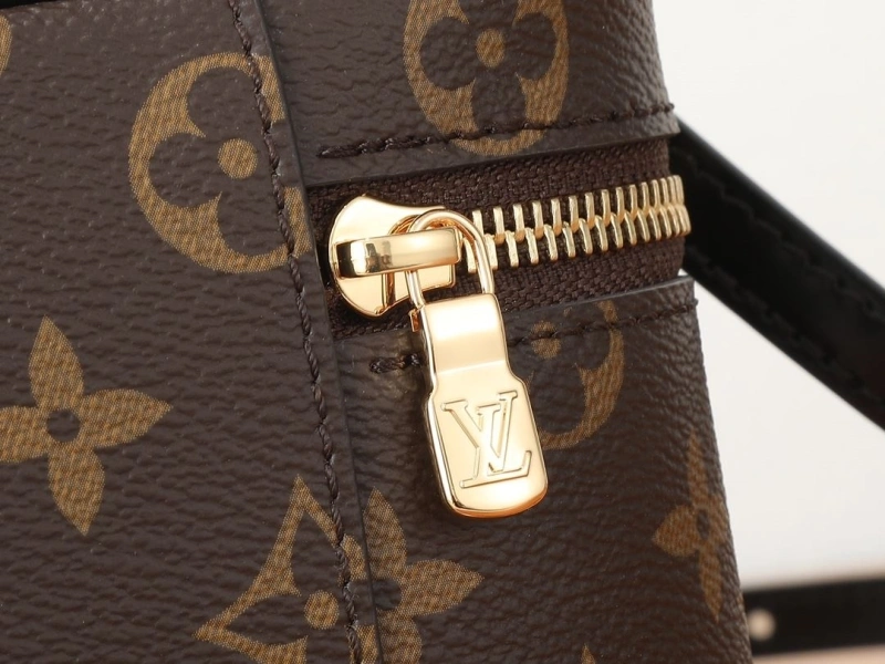 LV Cosmetic Bags 4233H-0113