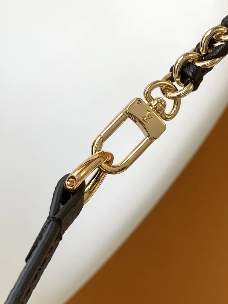 LV Backpacks 4233H-0132