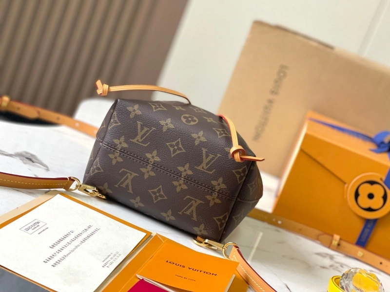 LV Backpacks 4233H-0252