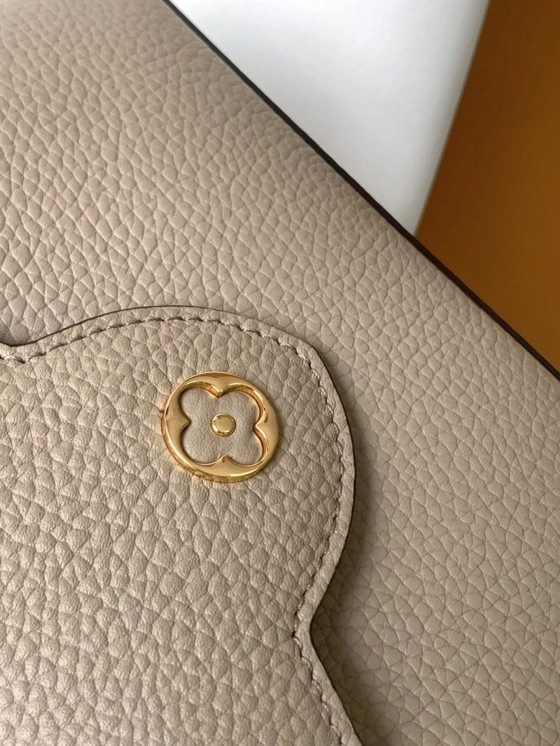 LV Capucines Bags 4233H-0279