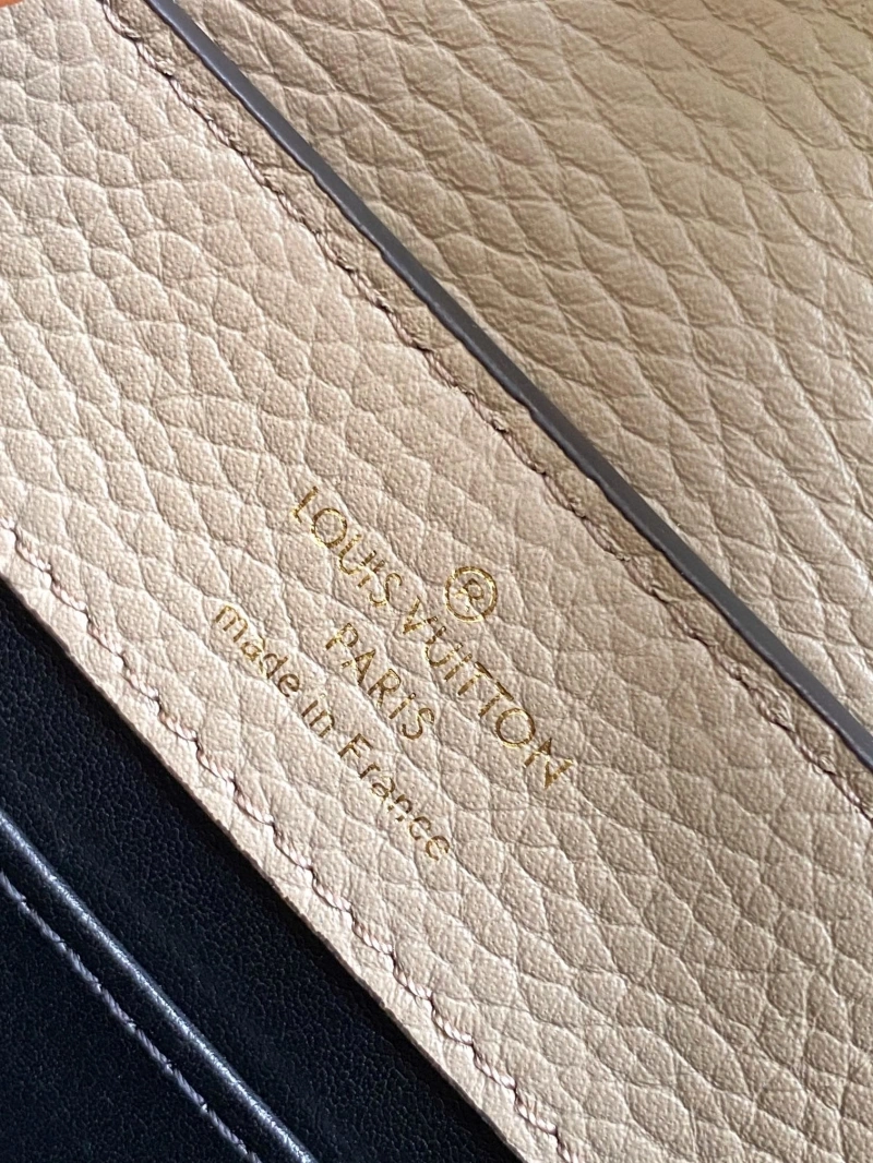 LV Capucines Bags 4233H-0286