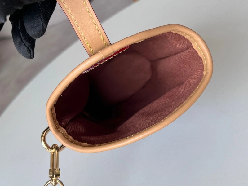 LV Clutch Bags 4233H-0740