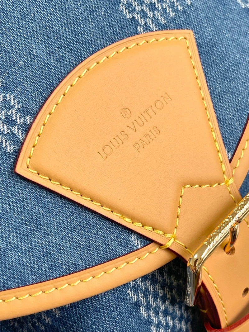 LV Backpacks 4233H-0952