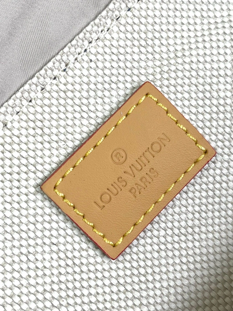 LV Backpacks 4233H-0952