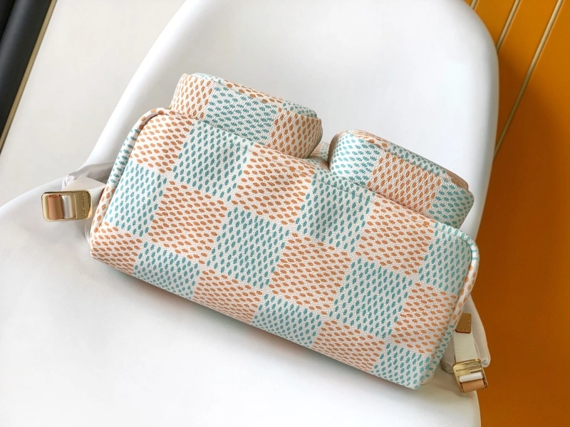 LV Backpacks 4233H-0979