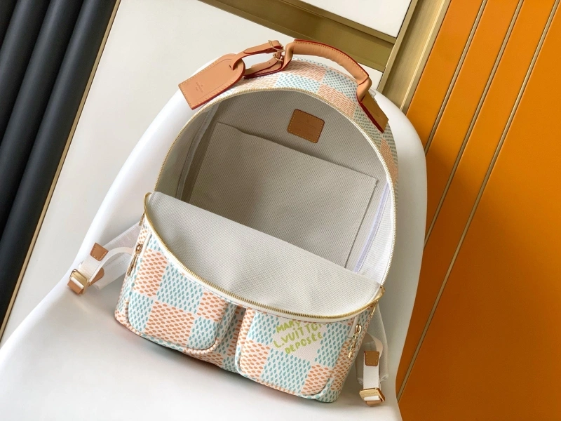 LV Backpacks 4233H-0979