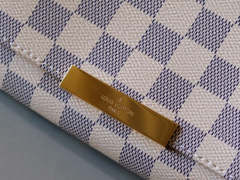 LV Clutch Bags 4233H-1549