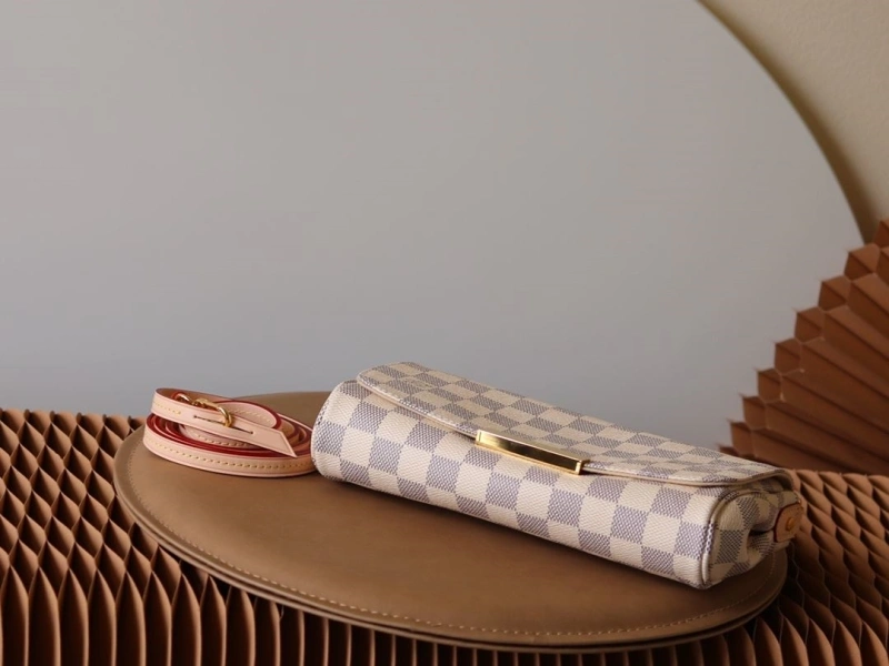 LV Clutch Bags 4233H-1550