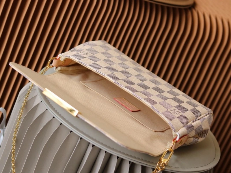 LV Clutch Bags 4233H-1550