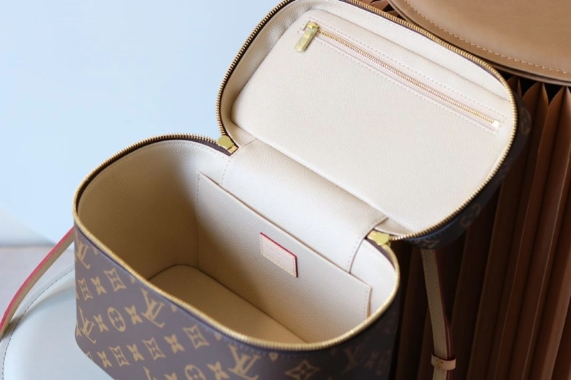 LV Cosmetic Bags 4233H-1581