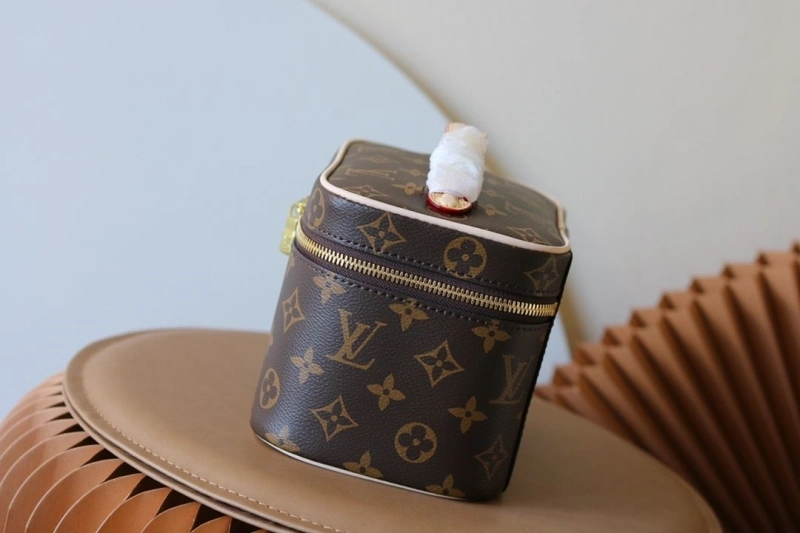 LV Cosmetic Bags 4233H-1582