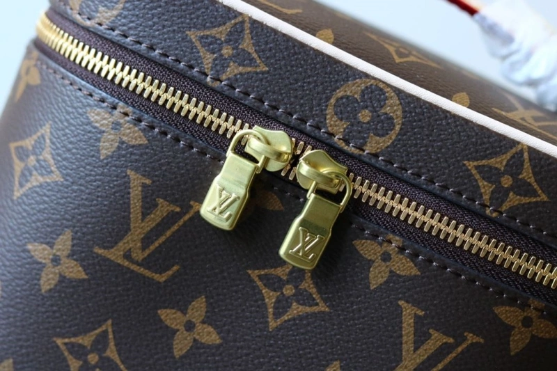 LV Cosmetic Bags 4233H-1582