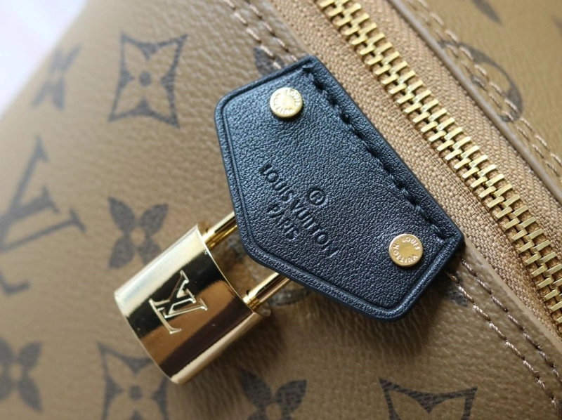 LV Cosmetic Bags 4233H-1611