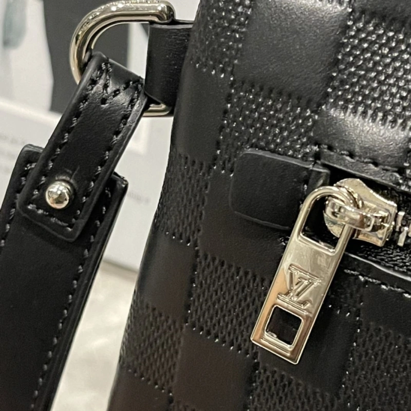 LV Clutch Bags 4233H-1812