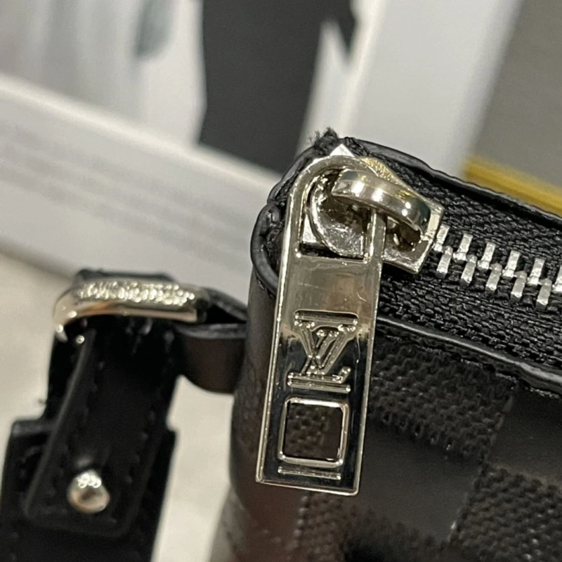 LV Clutch Bags 4233H-1812
