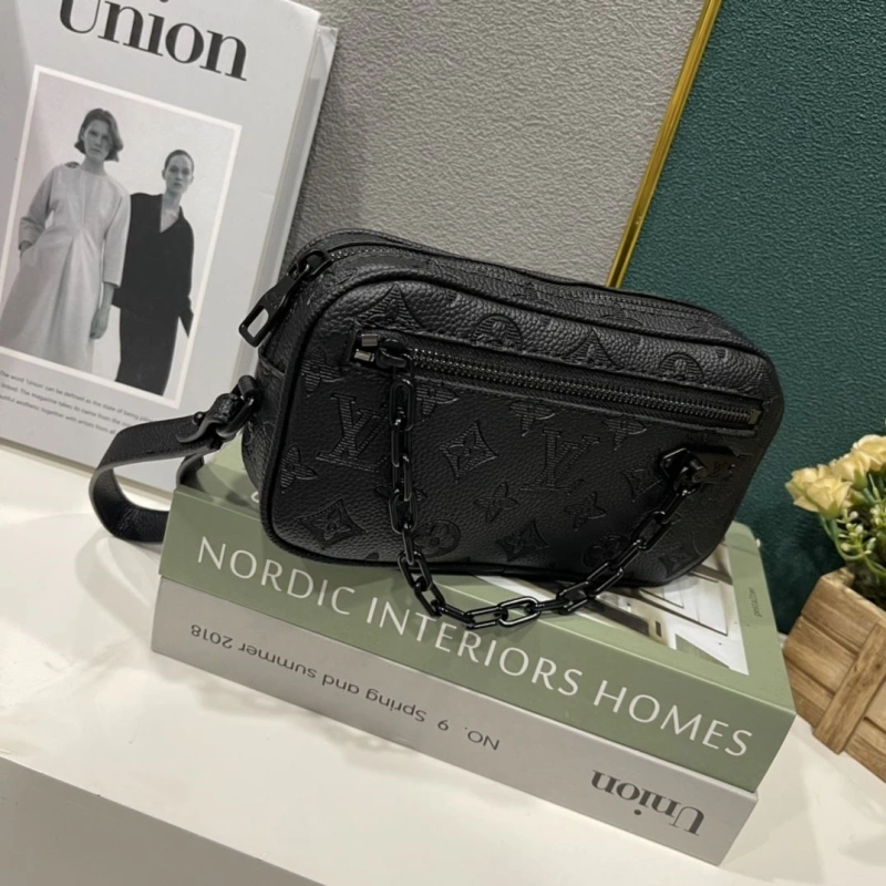 LV Clutch Bags 4233H-1917
