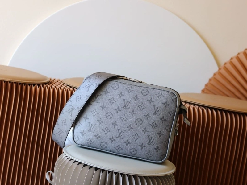 LV Satchel bags 4233H-2509