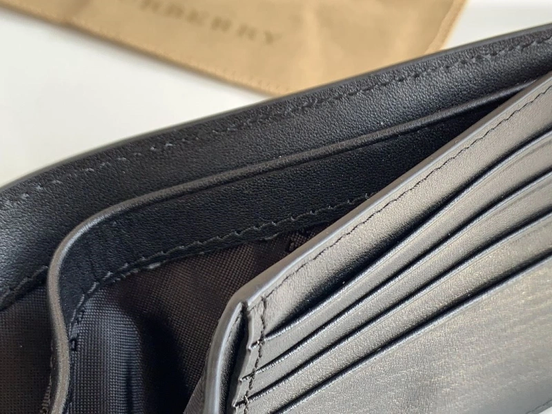Bv*b*rry wallets 4237f-0212