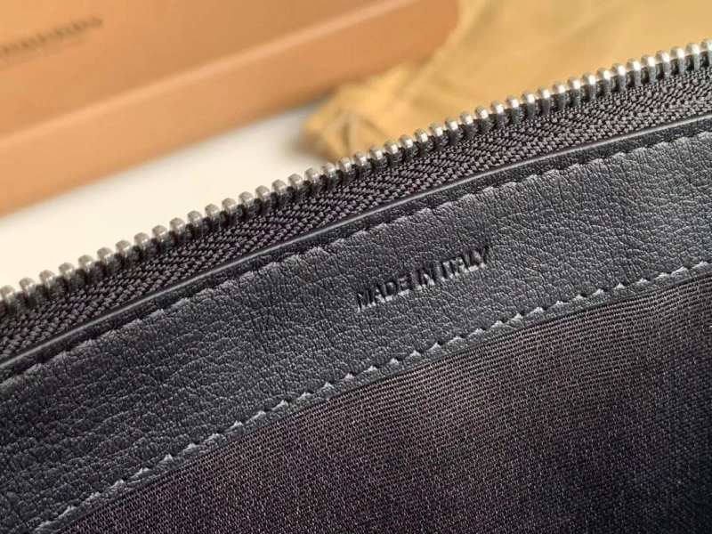 Bv*b*rry wallets 4237f-0290