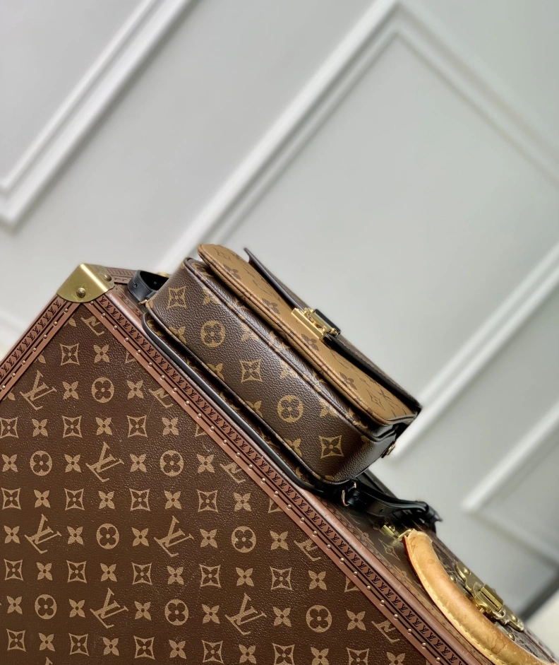 LV Backpacks 4286A-0047