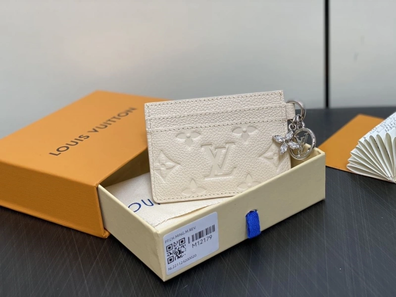 LV Wallets 4286A-0312