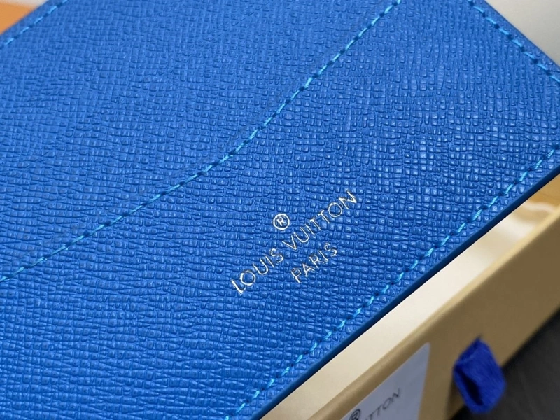 LV Wallets 4286G-0120