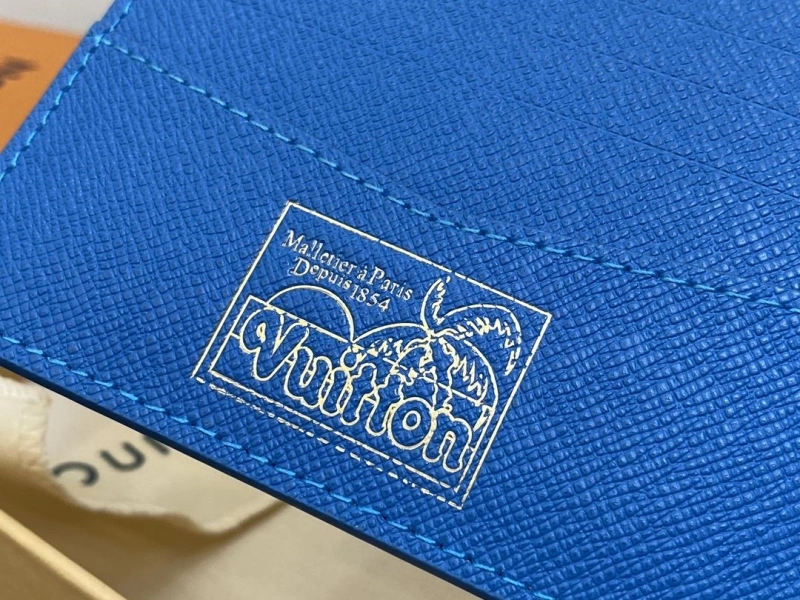LV Wallets 4286G-0120