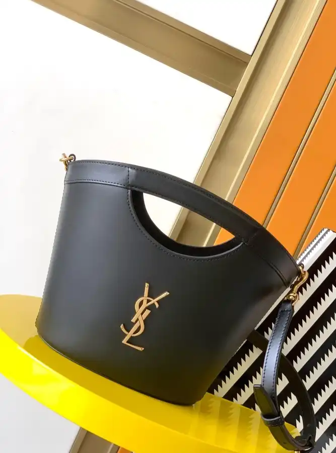 Gvc*1 bucket bags 4334b-0009
