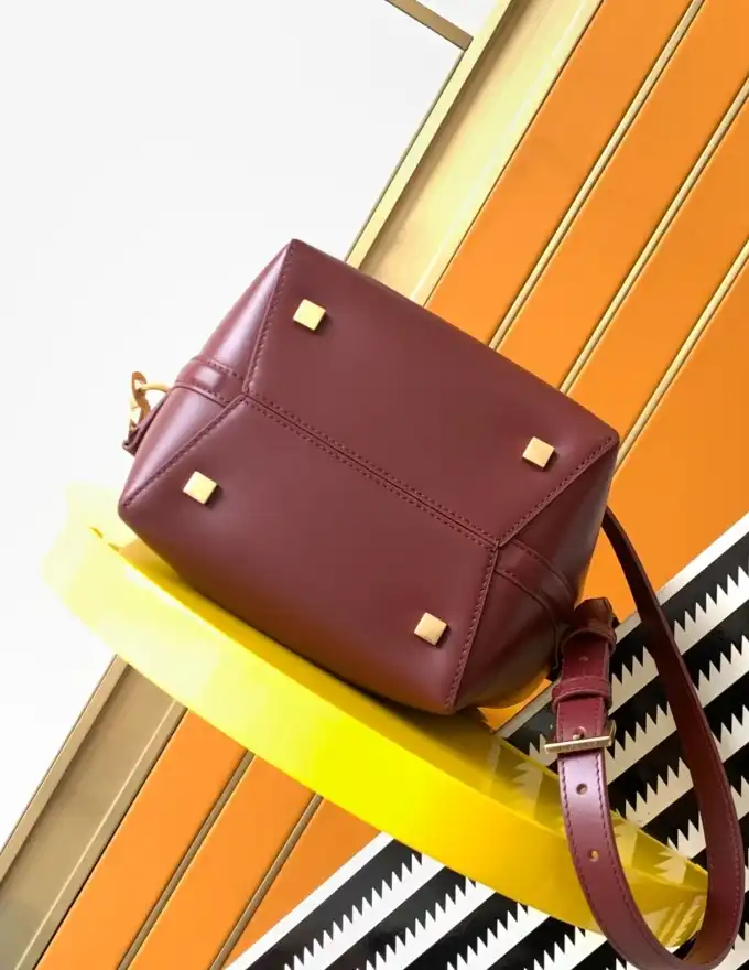 Gvc*1 bucket bags 4334b-0061