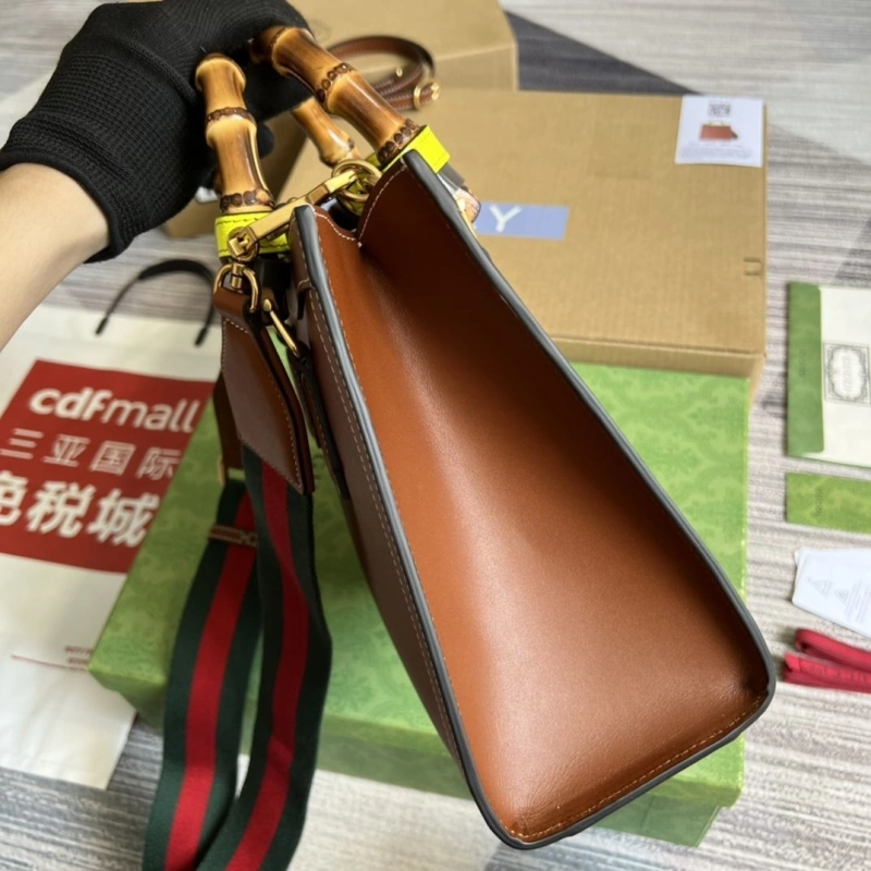 Gvc*1 top handle bags 4360c-0676