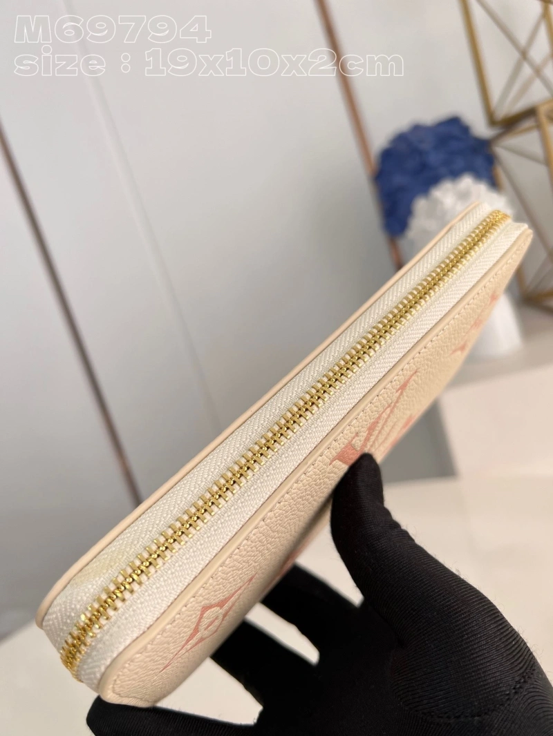 LV Wallets 4365G-0068