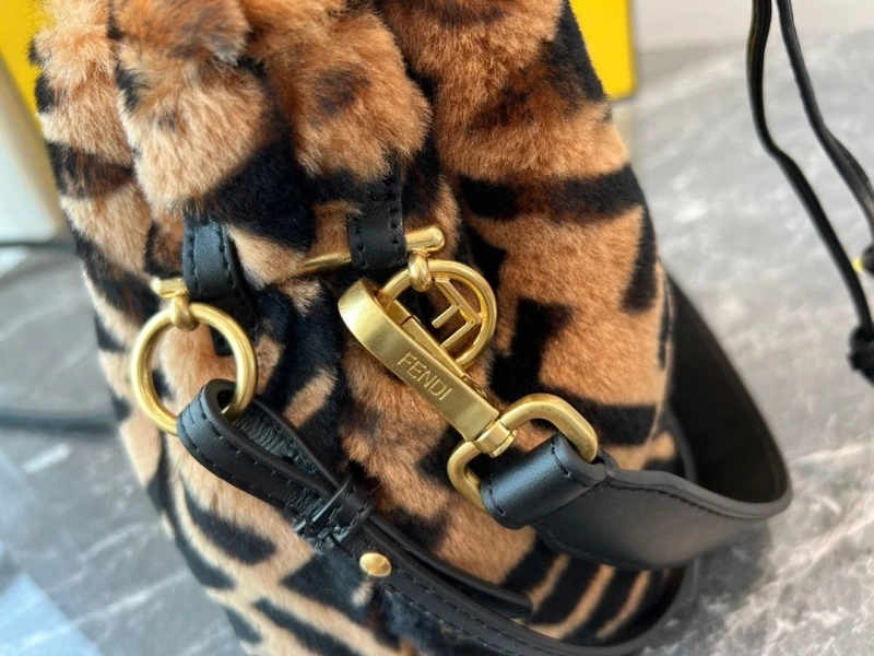 F**di bucket bags 4370-0036