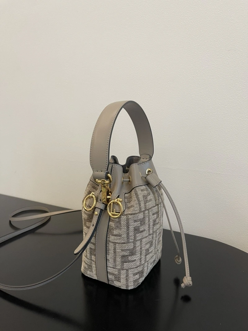 F**di bucket bags 4370-0088