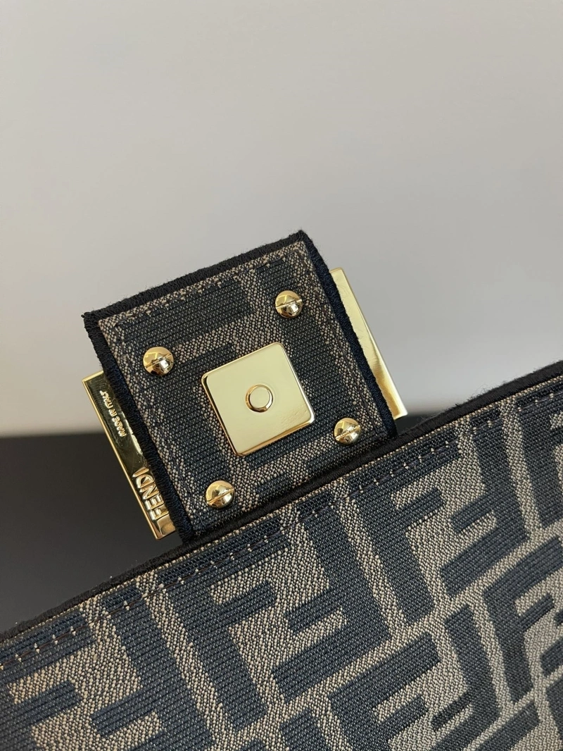 F**di baguette bags 4370-0105