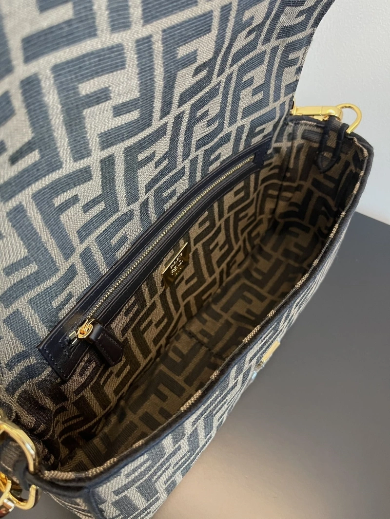 F**di baguette bags 4370-0105