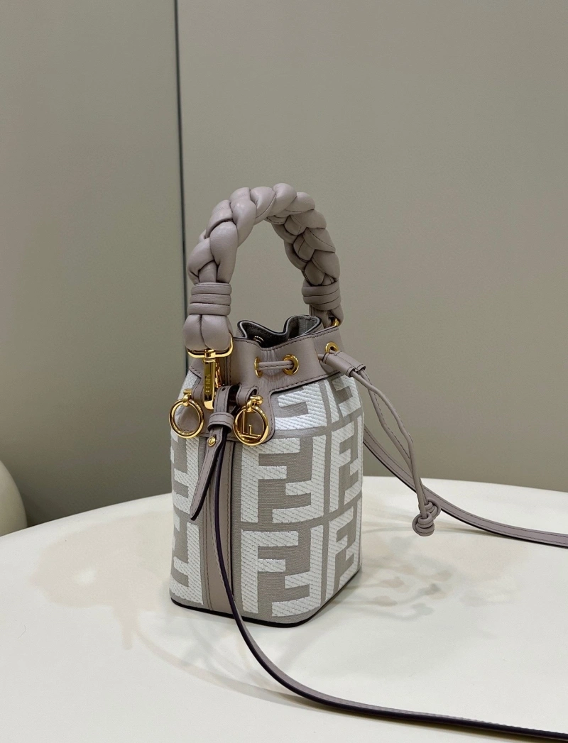 F**di bucket bags 4370-0310