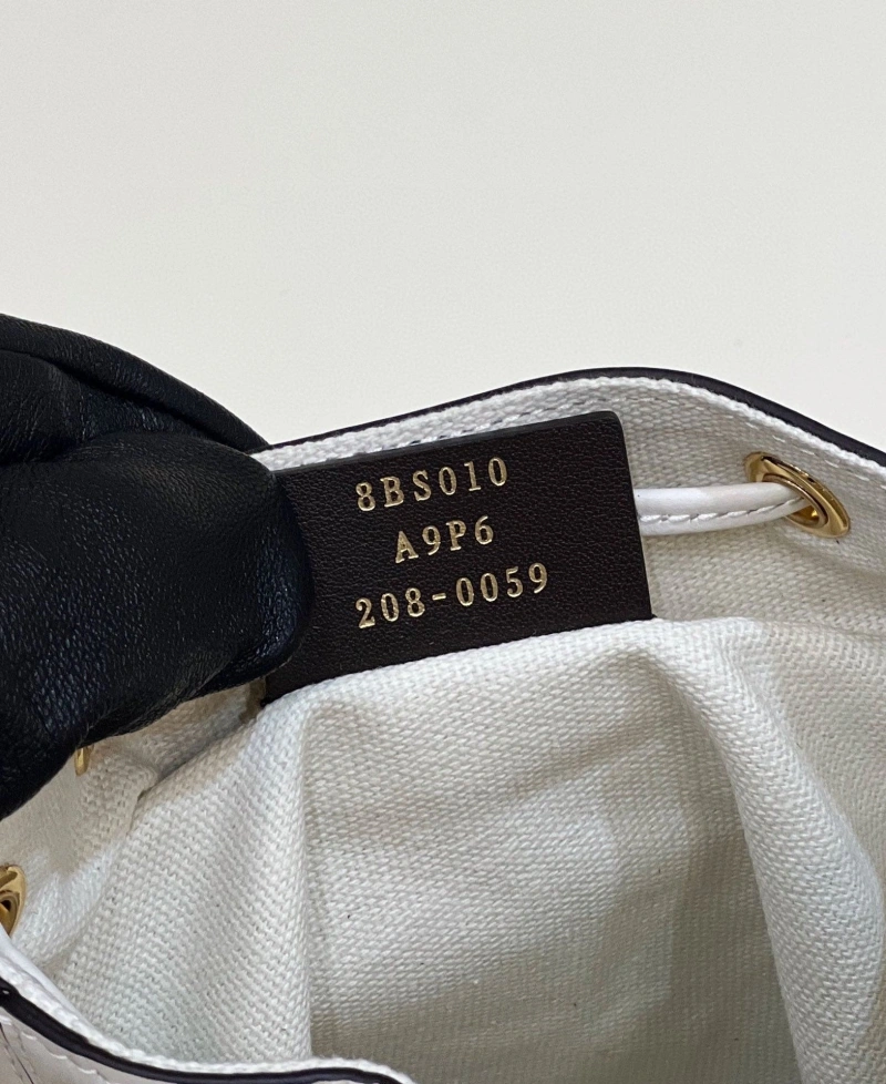 F**di bucket bags 4370-0312