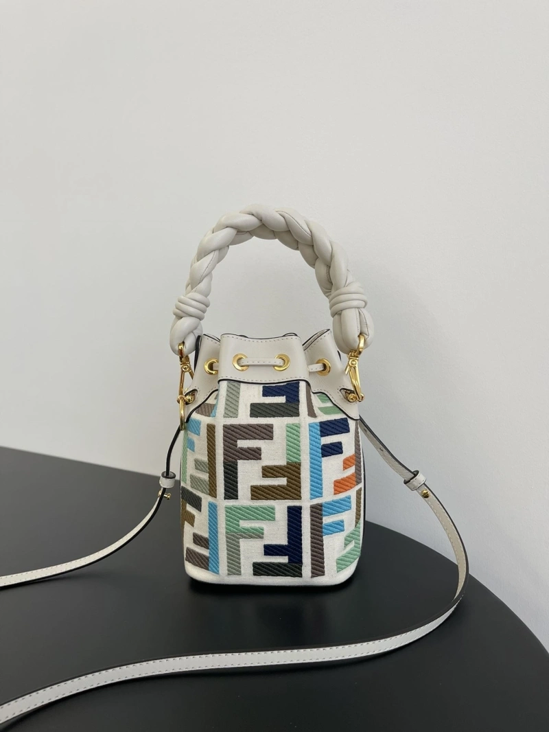F**di bucket bags 4370-0316