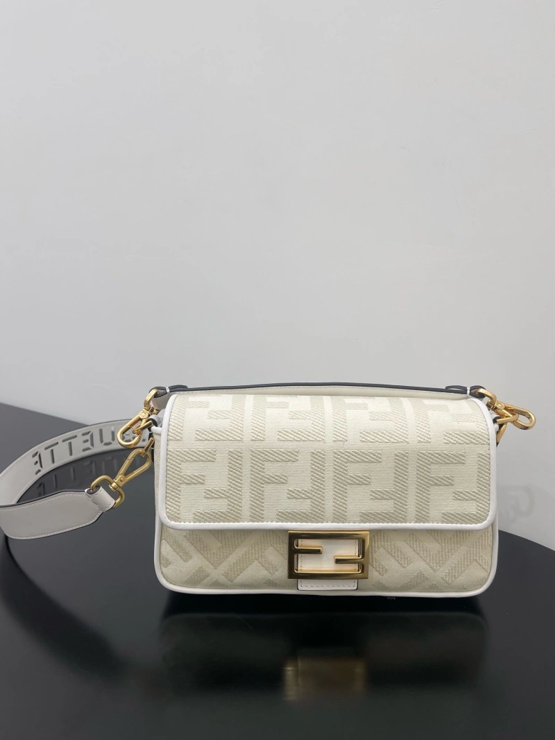 F**di baguette bags 4370-0328