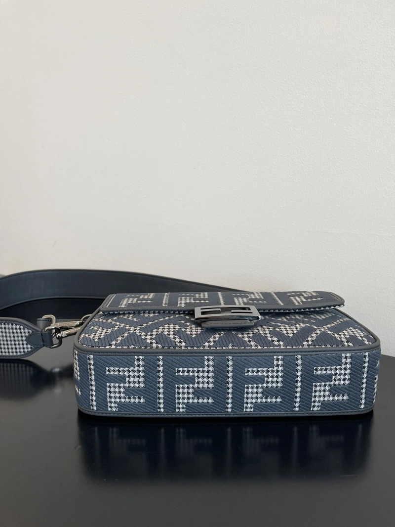 F**di baguette bags 4370-0330