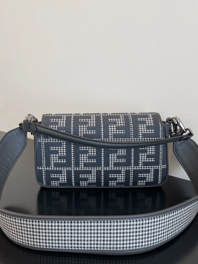 F**di baguette bags 4370-0330