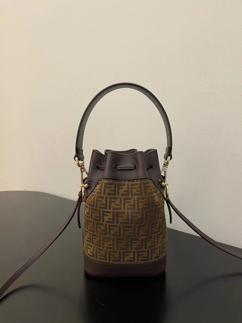 F**di bucket bags 4370-0358