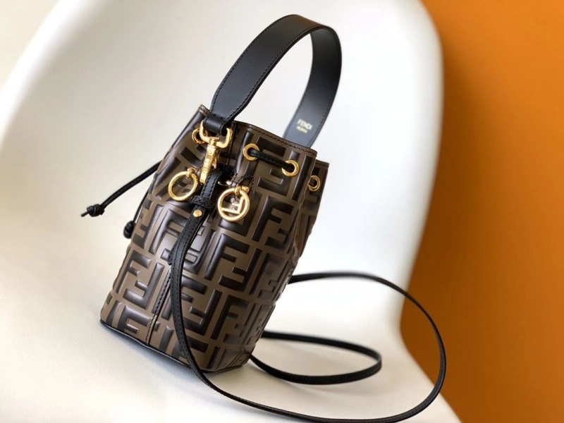 F**di bucket bags 4370-0384