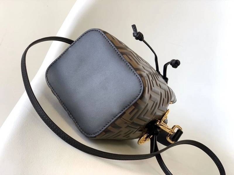 F**di bucket bags 4370-0384