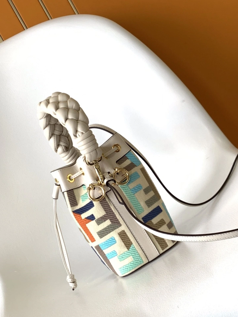 F**di bucket bags 4370-0385