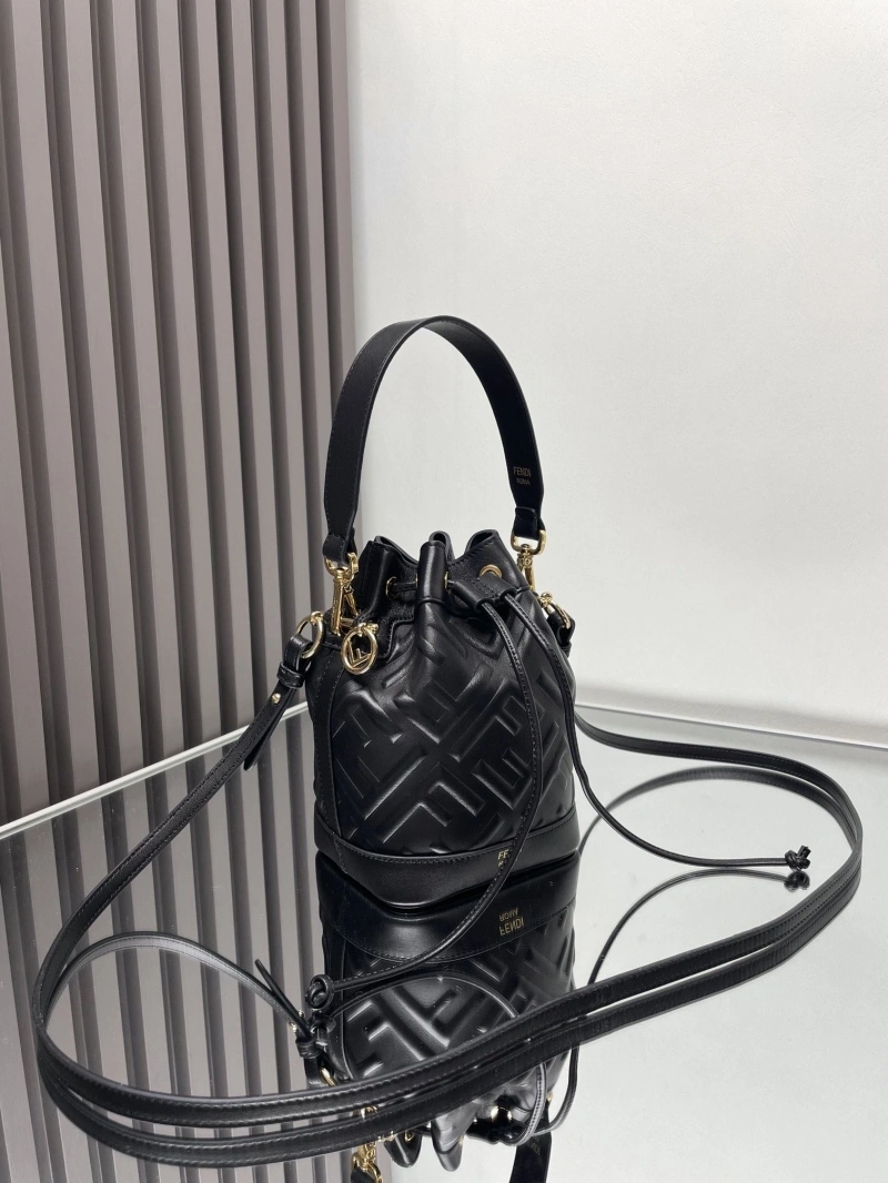F**di bucket bags 4370-0581